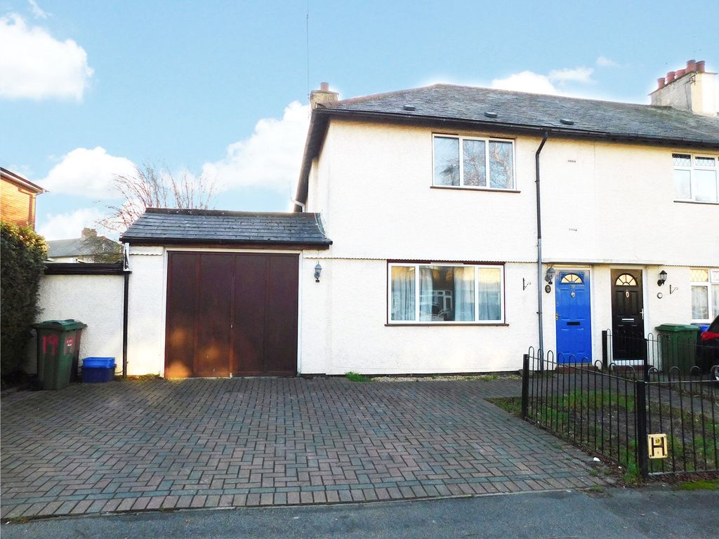 3 bed terraced house to rent in Fowler Road, Farnborough, Hampshire