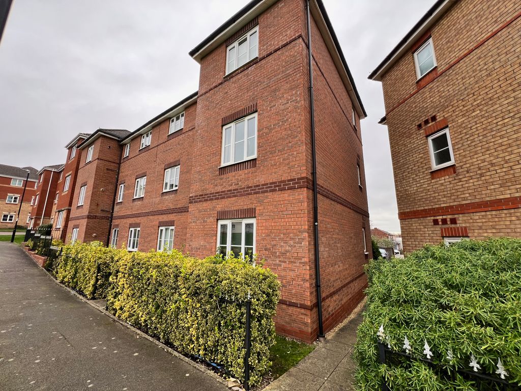 2 bed flat to rent in Ashdown Grove, Walsall WS2, £785 pcm Zoopla
