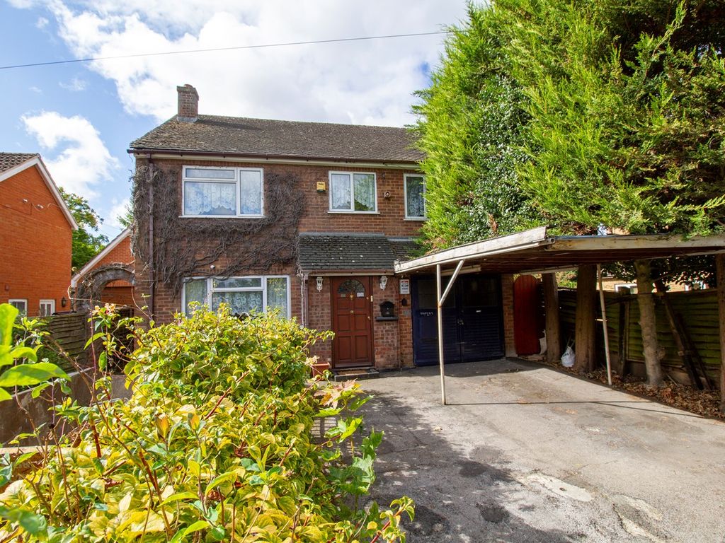 3 bed detached house for sale in Reading Road South, Fleet GU52 Zoopla