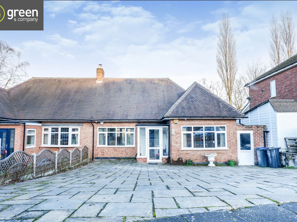 3 bed bungalow for sale in Harcourt Drive, Four Oaks, Sutton Coldfield