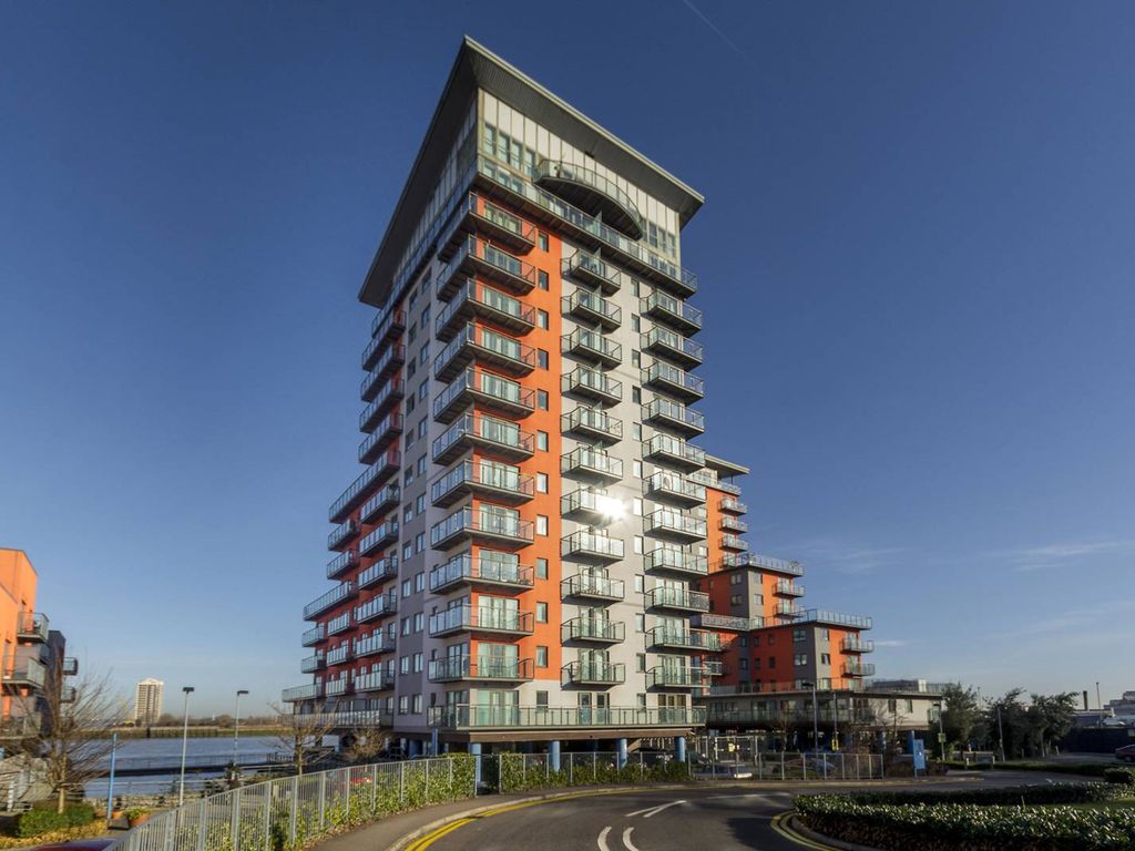 2 bed flat to rent in Mizzen Mast, Woolwich, London SE18, £1,845 pcm