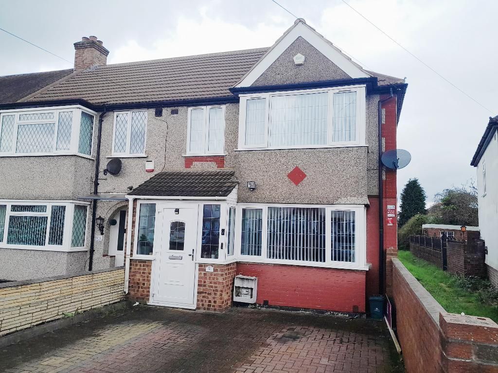 3 bed end terrace house for sale in Selan Gardens, Hayes UB4, £599,950