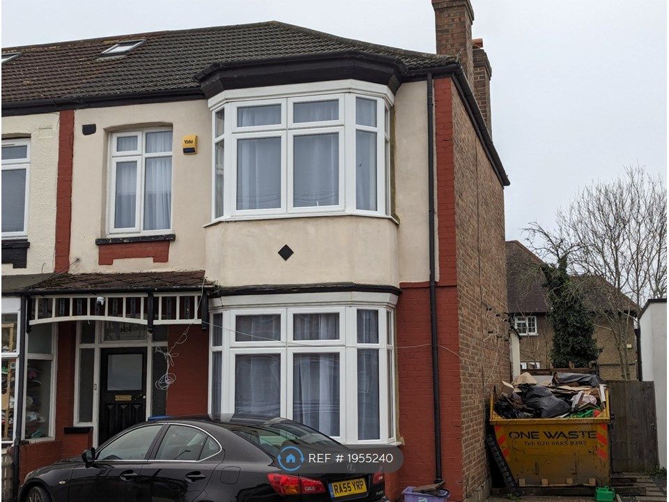 3 bed end terrace house to rent in Framfield Road, Mitcham CR4, £2,500