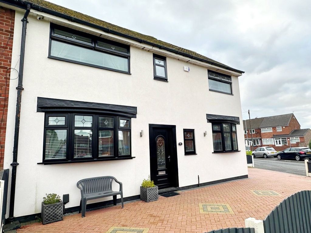 3 bed semidetached house for sale in York Road West, Alkrington