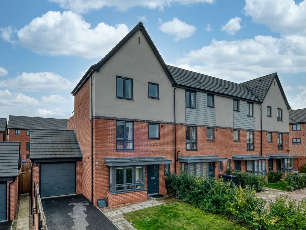 4 bed end terrace house for sale in Ambassador Avenue, Longbridge