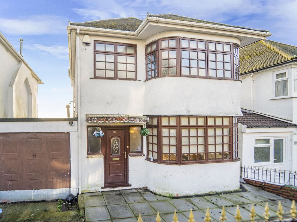 3 bed detached house for sale in Chaucer Road, Newport NP19, £250,000