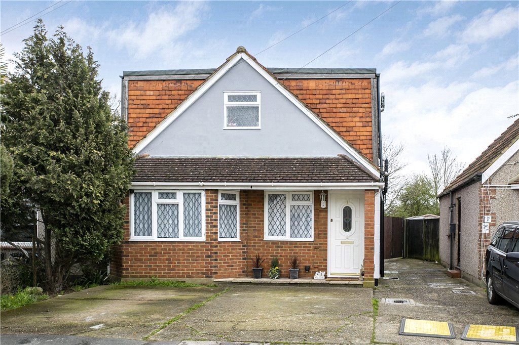 4 bed detached house for sale in Wrens Avenue, Ashford, Surrey TW15
