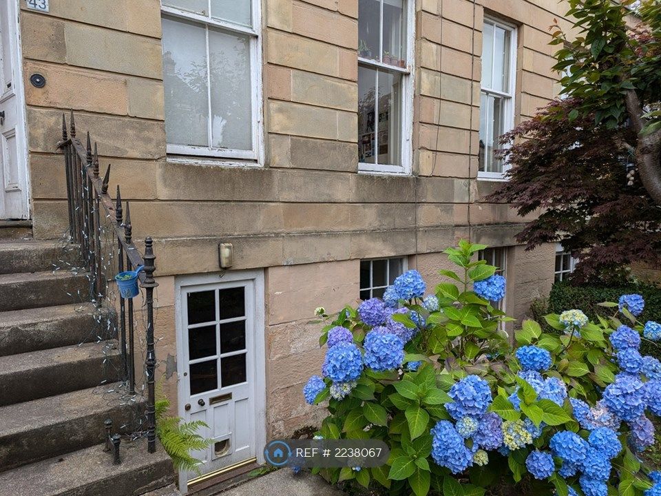 1 bed flat to rent in Regent Park Square, Glasgow G41, £1,150 pcm Zoopla