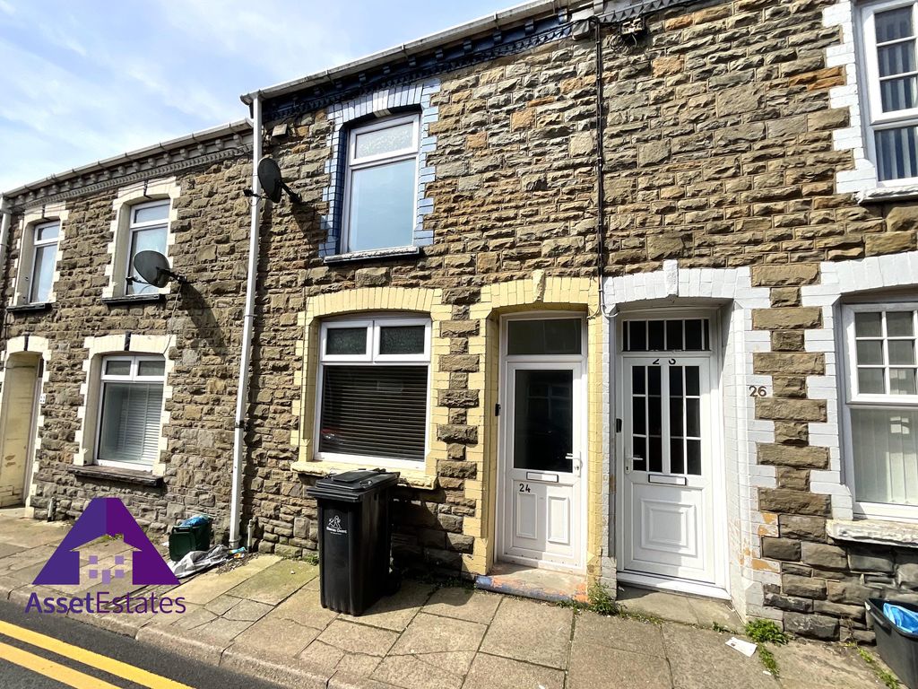 3 bed terraced house to rent in Victoria Street, Abertillery NP13, £650