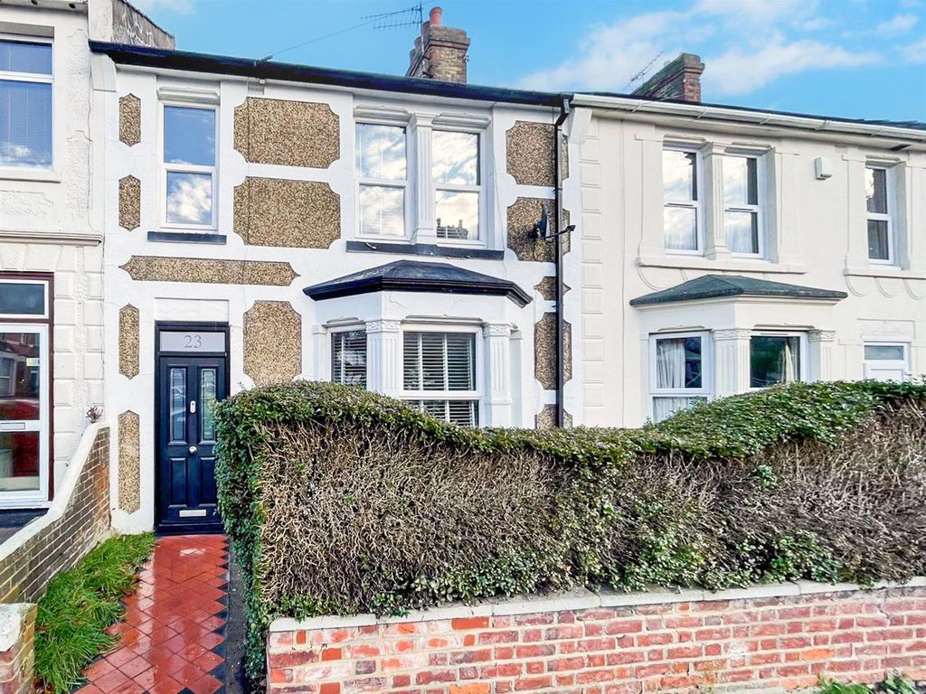 3 bed terraced house for sale in Seaton Road, Gillingham ME7, £325,000