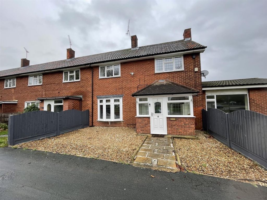 3 bed end terrace house for sale in Theydon Crescent, Basildon SS14
