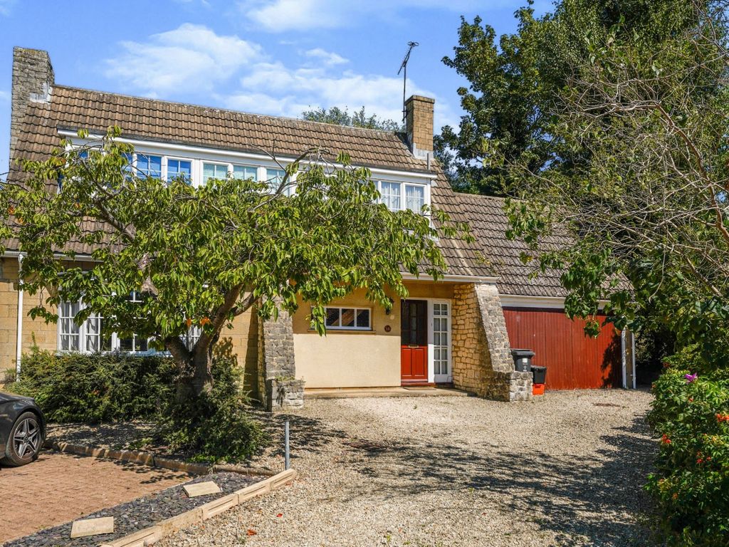 3 bed detached house for sale in Pentylands Close, Highworth, Swindon