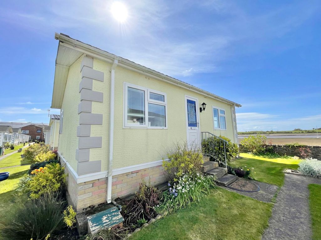 2 bed bungalow for sale in Kiln Lane, Hambleton FY6, £90,000 Zoopla