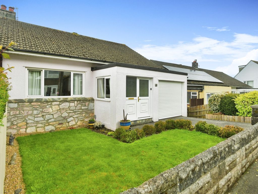 3 bed semidetached house for sale in Hill Close, Plympton, Plymouth