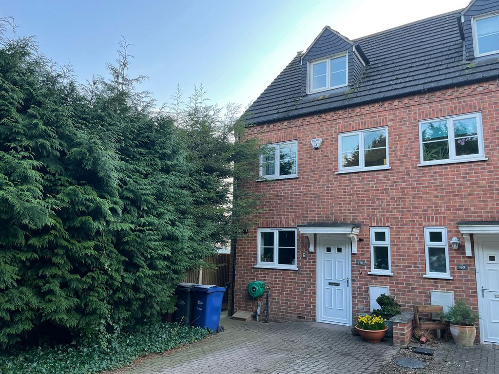 4 bed semidetached house for sale in Wetmore Road, BurtonOnTrent