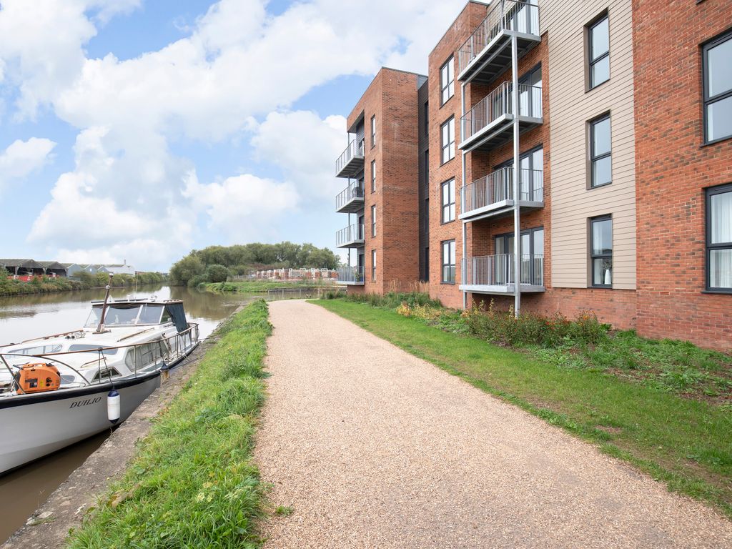 2 bed flat to rent in Hobbs Way, Gloucester GL2 Zoopla