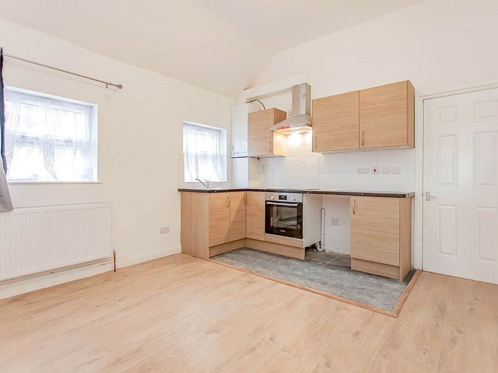 1 bed flat to rent in St. Albans Road, Watford, Hertfordshire WD24, £