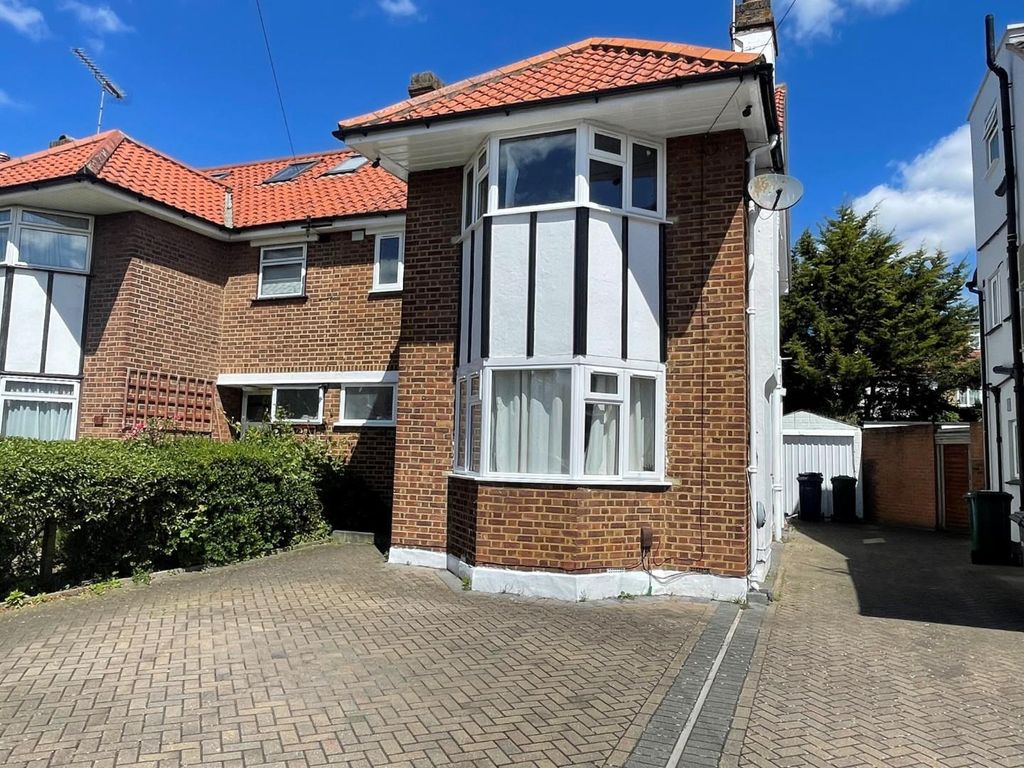 4 bed semidetached house to rent in Devonshire Road, Mill Hill NW7, £