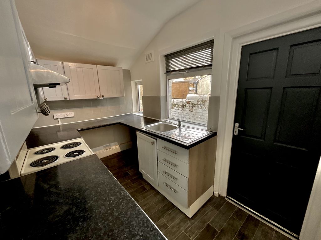 2 bed terraced house to rent in Brockenhurst Street, Burnley