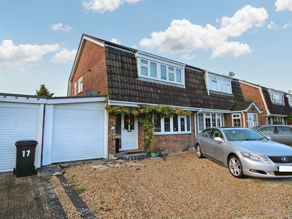 3 bed semidetached house for sale in Thames Road, Henwick, Thatcham