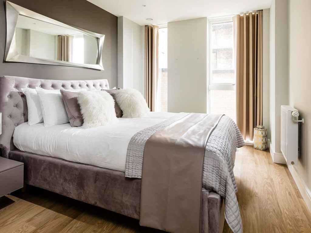 3 bed flat for sale in Plough Lane, London SW17, £600,000 Zoopla