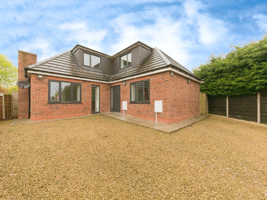 3 bed bungalow for sale in Tennyson Close, Macclesfield, Cheshire SK11