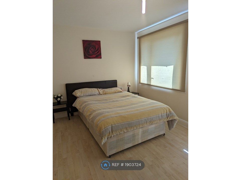 Room to rent in Waverley Road, Tottenham N17, £900 pcm Zoopla