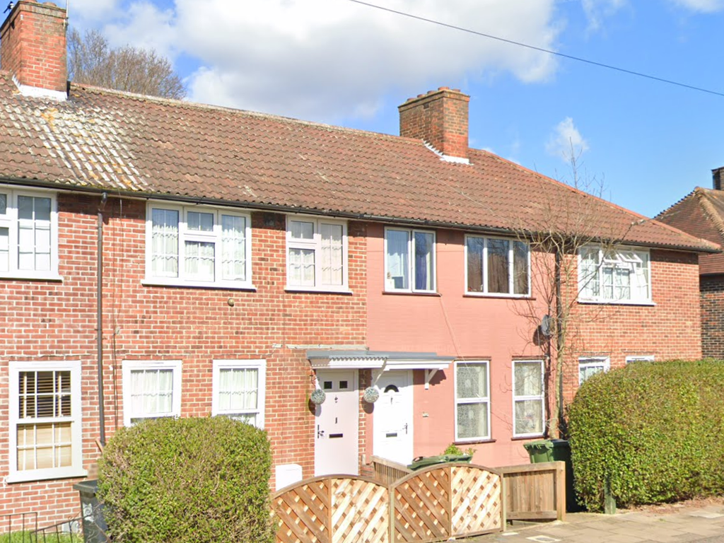 3 bed terraced house to rent in Castleton Road, Mottingham SE9, £1,800