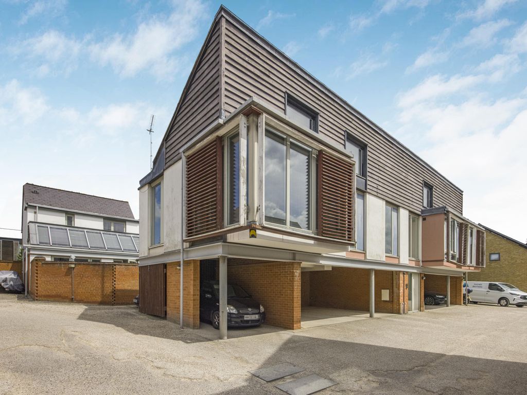 2 bed flat to rent in Holland Way, Newhall, Harlow CM17, £1,600 pcm Zoopla