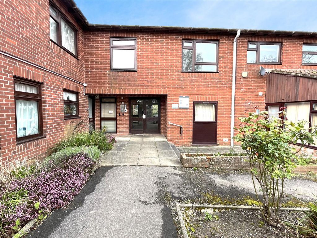 1 bed flat to rent in Willow Glen, St Leonards On Sea TN37, £725 pcm