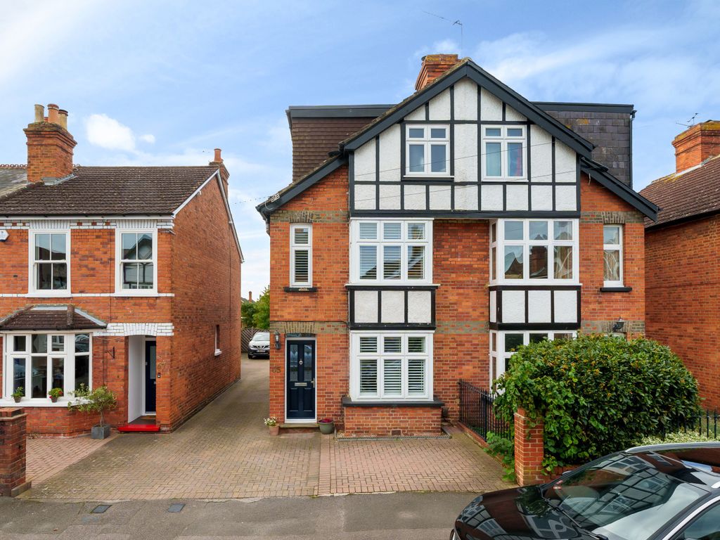 4 bed semidetached house for sale in Abbey Road, Chertsey KT16, £