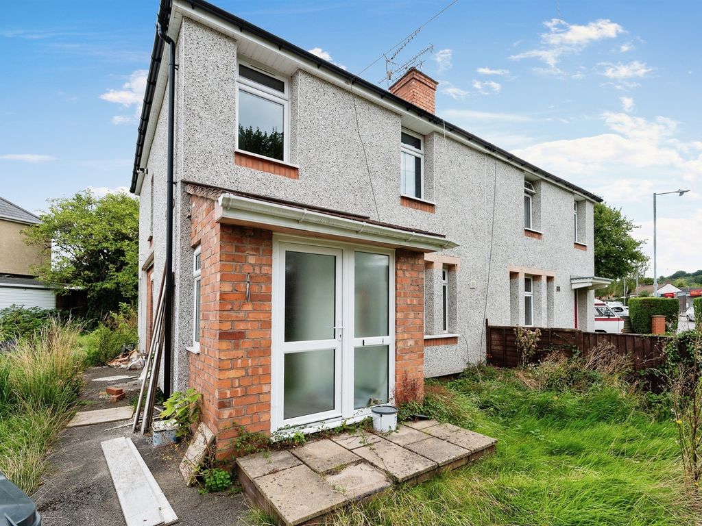 3 bed semidetached house for sale in Lime Avenue, Worcester WR4, £