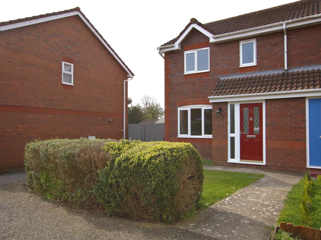 3 bed semidetached house to rent in Mountain Ash Close, Hailsham BN27