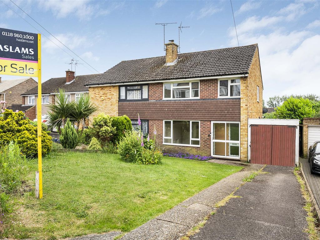 3 bed semidetached house for sale in Tintern Crescent, Reading RG1, £