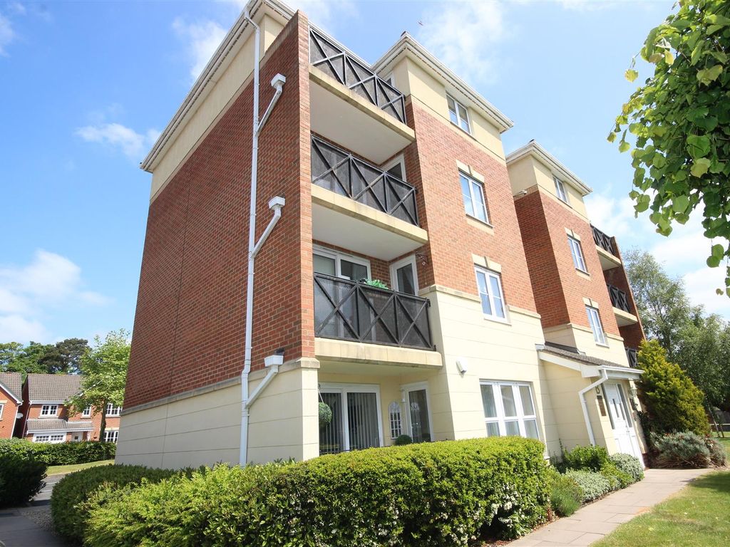 2 bed flat for sale in Cavalier Drive, Halesowen B63 Zoopla