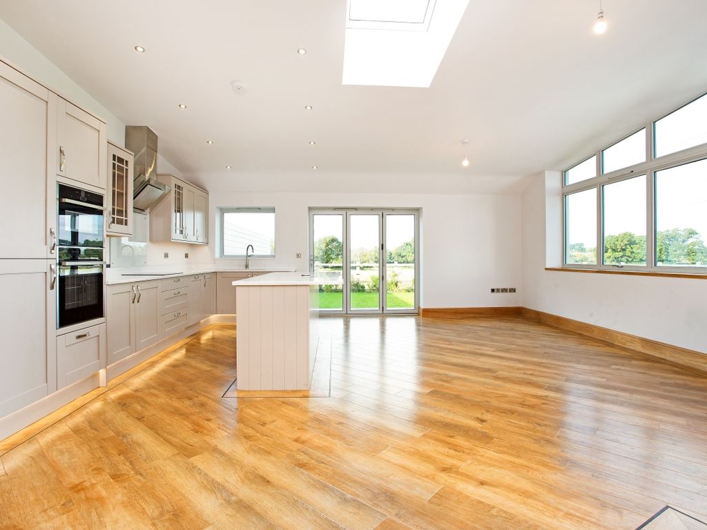 4 bed semidetached house to rent in Buckley Green, HenleyInArden B95