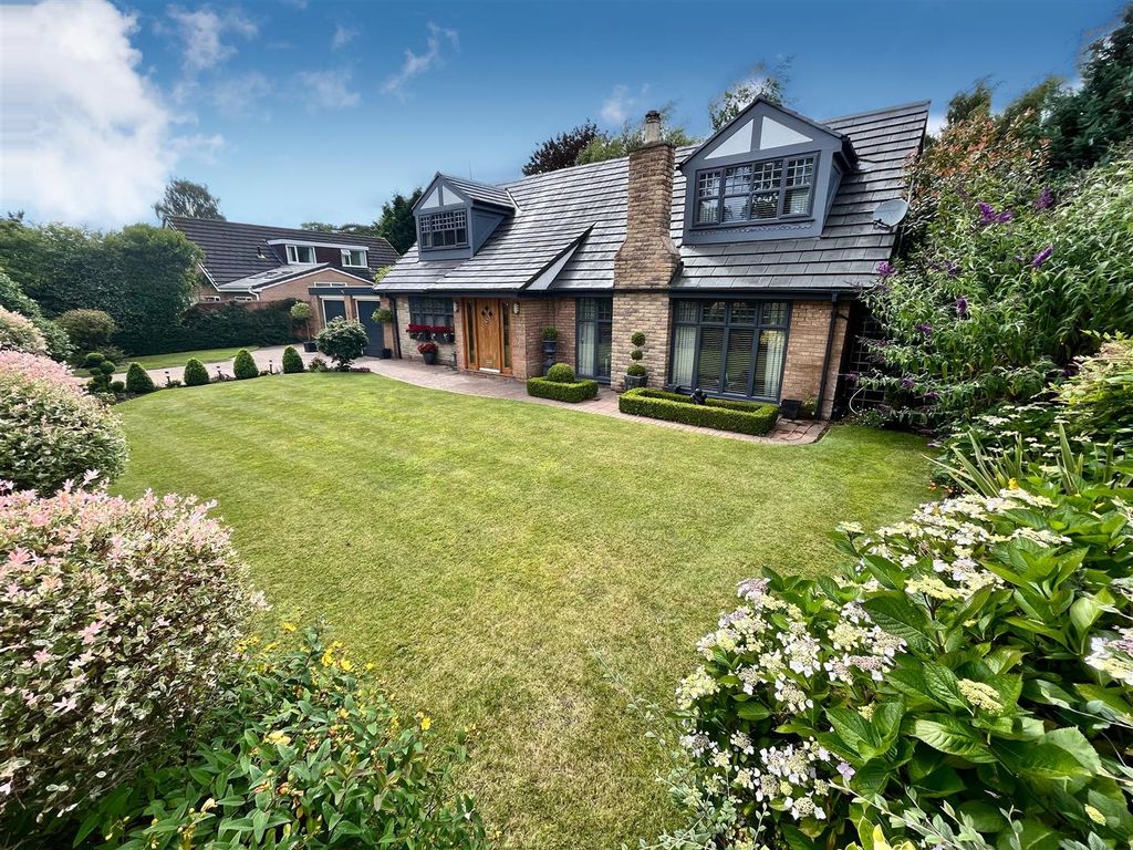 4 bed detached house for sale in Overhill Lane, Wilmslow SK9, £925,000
