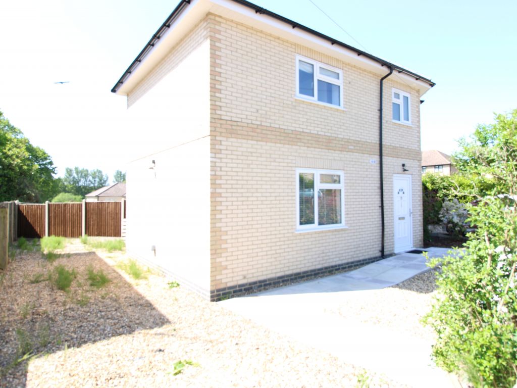 2 bed end terrace house to rent in Beechtree Avenue, Englefield Green