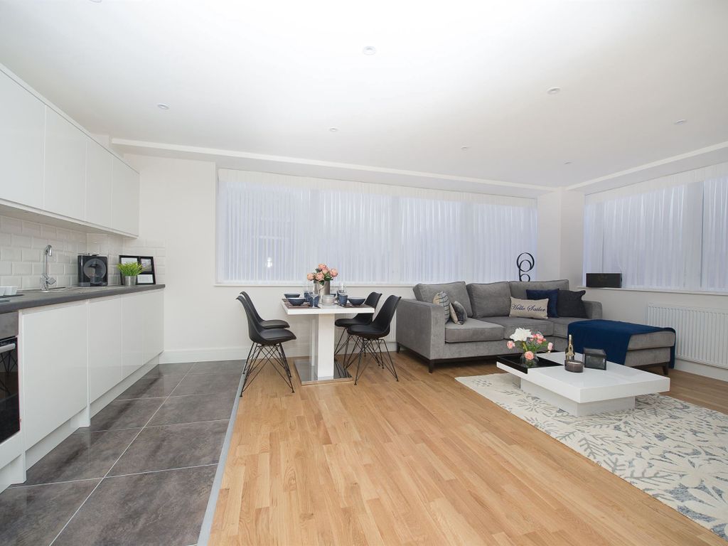 2 bed flat to rent in Hayley House, London Road, Bracknell, Berkshire RG12, £1,300 pcm Zoopla