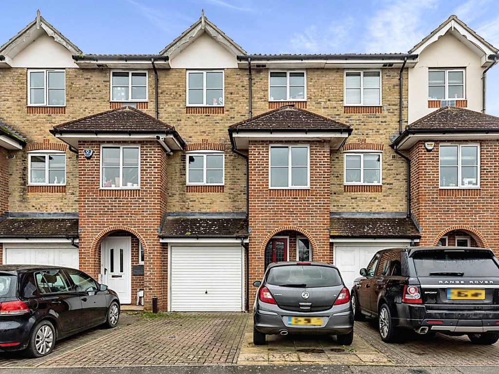 4 bed town house for sale in Manor House Drive, Kingsnorth, Ashford