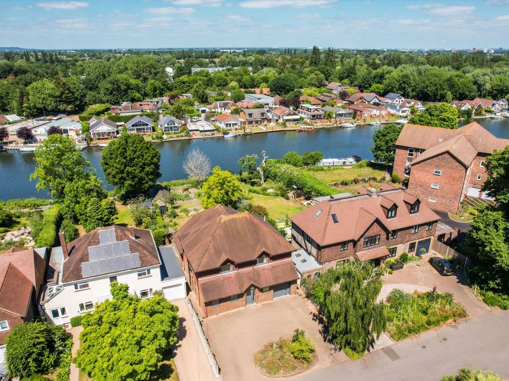 5 bed detached house for sale in River Mount, WaltonOnThames, Surrey