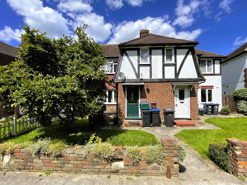 2 bed for sale in Tudor Drive, Morden SM4, £339,950 Zoopla