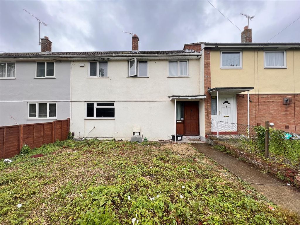 3 bed terraced house for sale in Fareham Close, Swindon SN3, £210,000