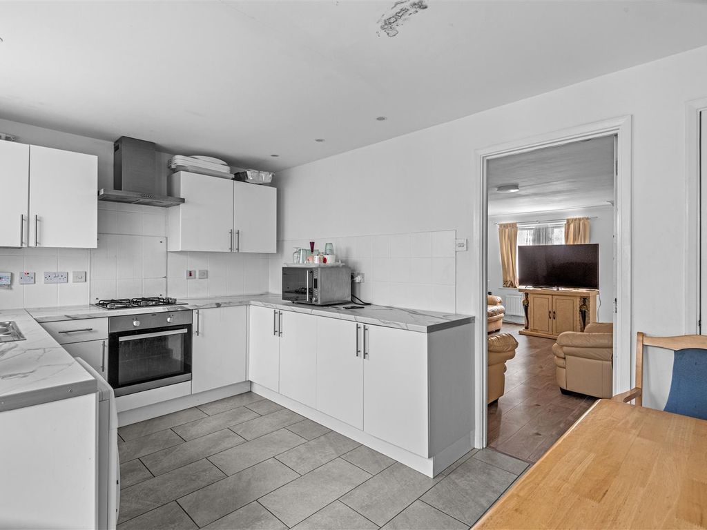 3 bed semidetached house for sale in Tollgate Drive, Hayes UB4, £