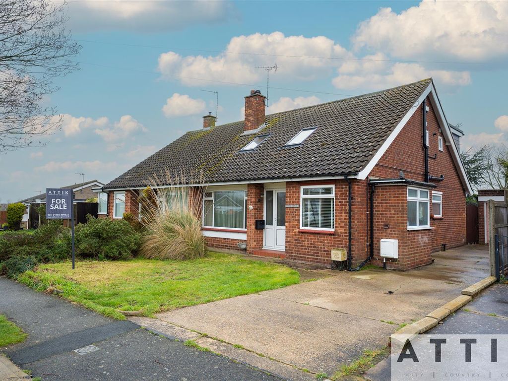 3 bed semidetached bungalow for sale in Dukes Drive, Halesworth IP19