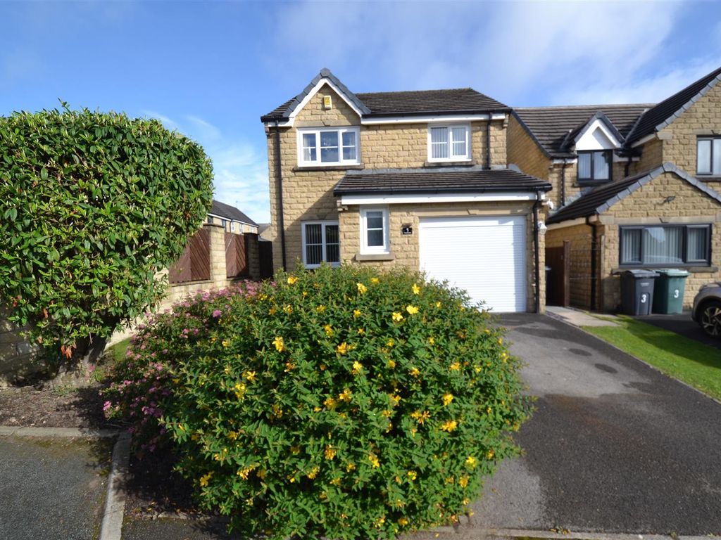3 bed detached house for sale in The Birdwalk, Queensbury, Bradford BD6, £298,000 Zoopla