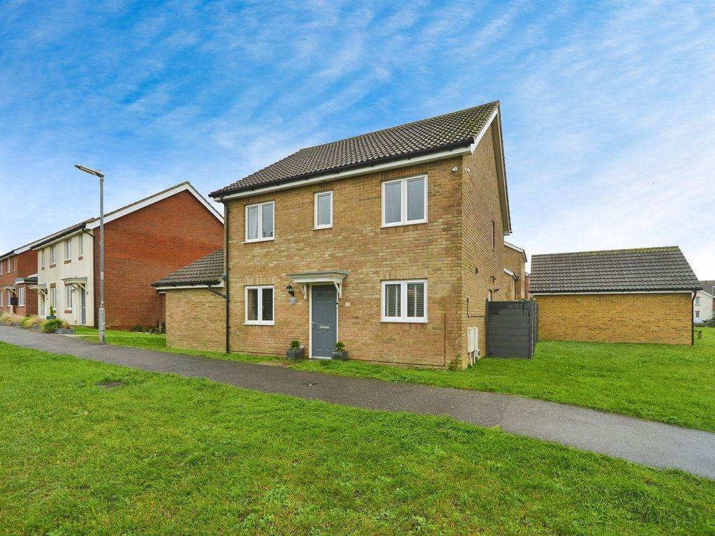 4 bed detached house for sale in Montreal Close, Peacehaven BN10, £