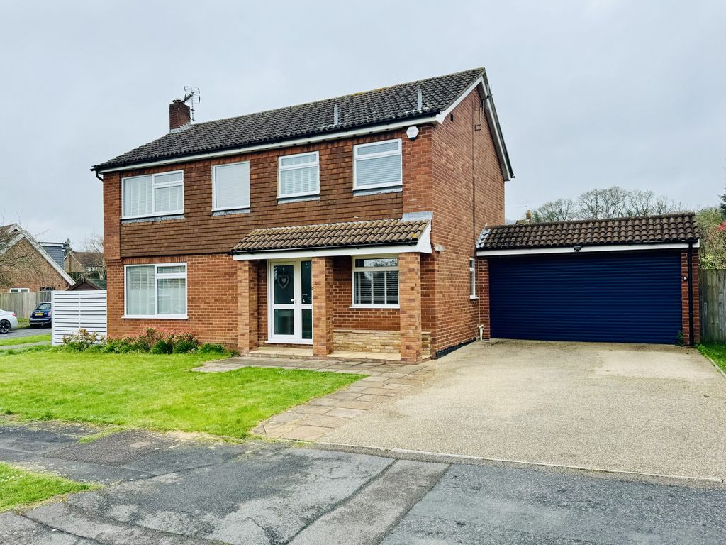 4 bed detached house for sale in Pool Road, Hartley Wintney, Hook RG27, £775,000 Zoopla