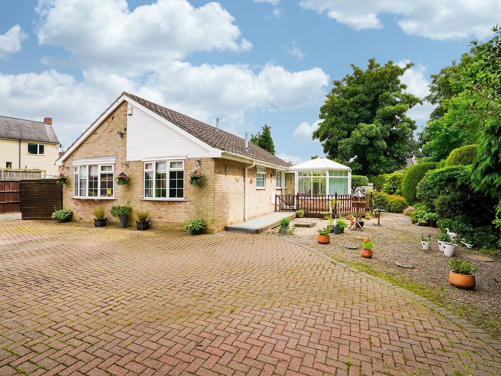 3 bed detached bungalow for sale in Ashgate Valley Road, Chesterfield