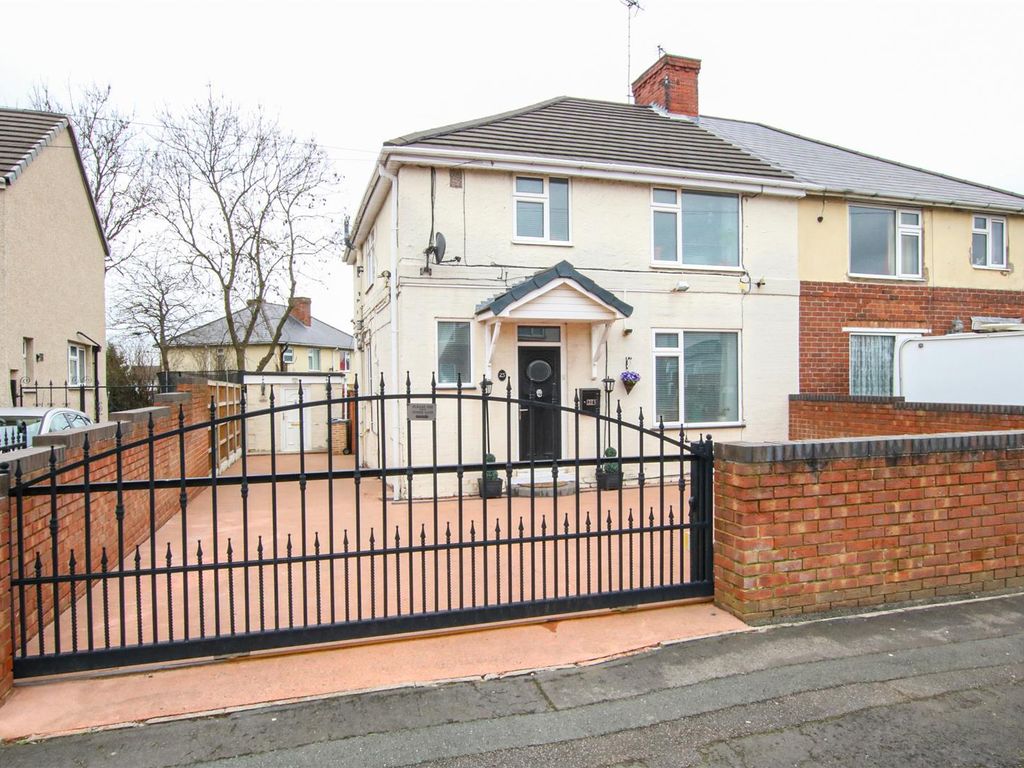4 bed semidetached house for sale in Villa Road, Woodlands, Doncaster